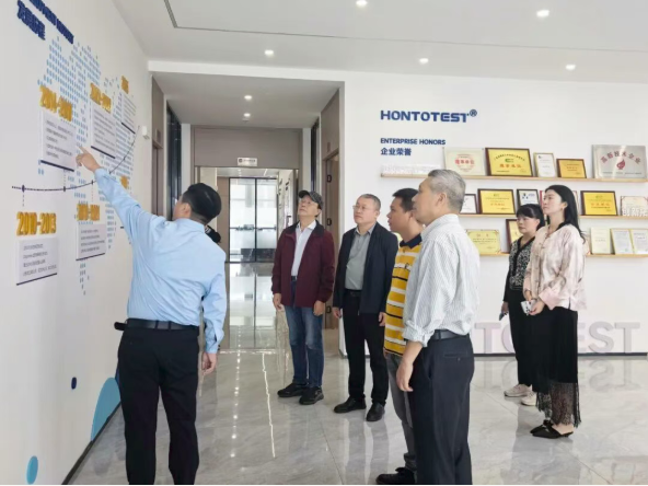 協(xié)企交流促發(fā)展 熱烈歡迎重慶、江西、山西塑料協(xié)會參觀團(tuán)蒞臨宏拓儀器參觀交流